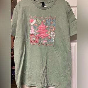 Green Graphic T-Shirt with Festive Christmas Design